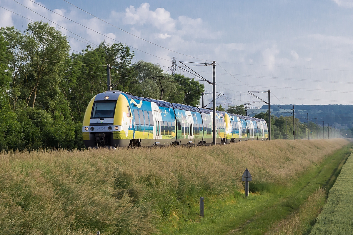  (20150528-080336_SNCF 27703-27728_Nogentel-TER 839116_Chateau-Thierry - Paris Est_a.jpg)