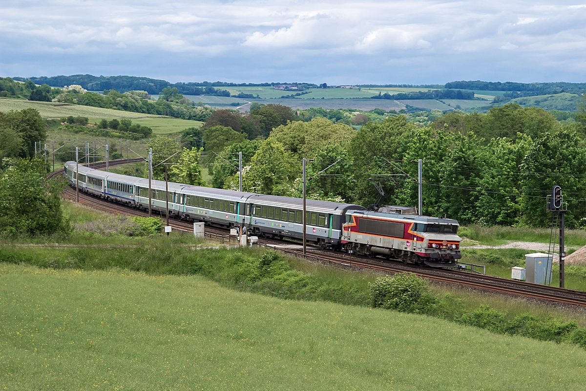  (20150528-133436_SNCF 15002_Reuilly-Sauvigny_TER 839123_Paris Est - St-Dizier_a.jpg)