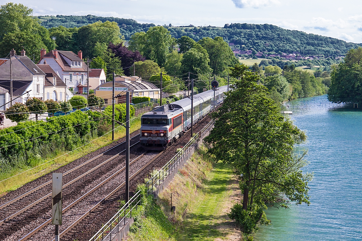  (20150528-174154_SNCF 15012_Dormans_TER 839107_Paris Est - Bar-le-Duc_b.jpg)