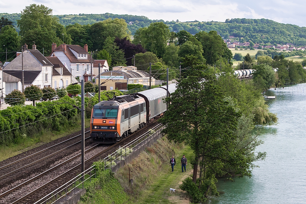  (20150528-185010_SNCF 26202_Dormans_MA100 71309_Valenton - Blainville-Damelevières_a.jpg)