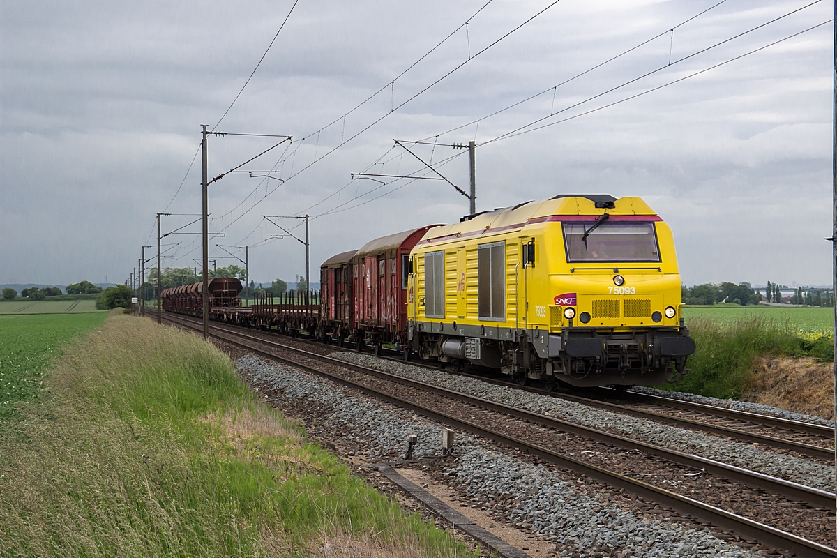  (20150529-091712_SNCF 75093_Juilly_MA100 66173_ Villeneuve-St-Georges-Triage - Le Petit-Thérain_b.jpg)