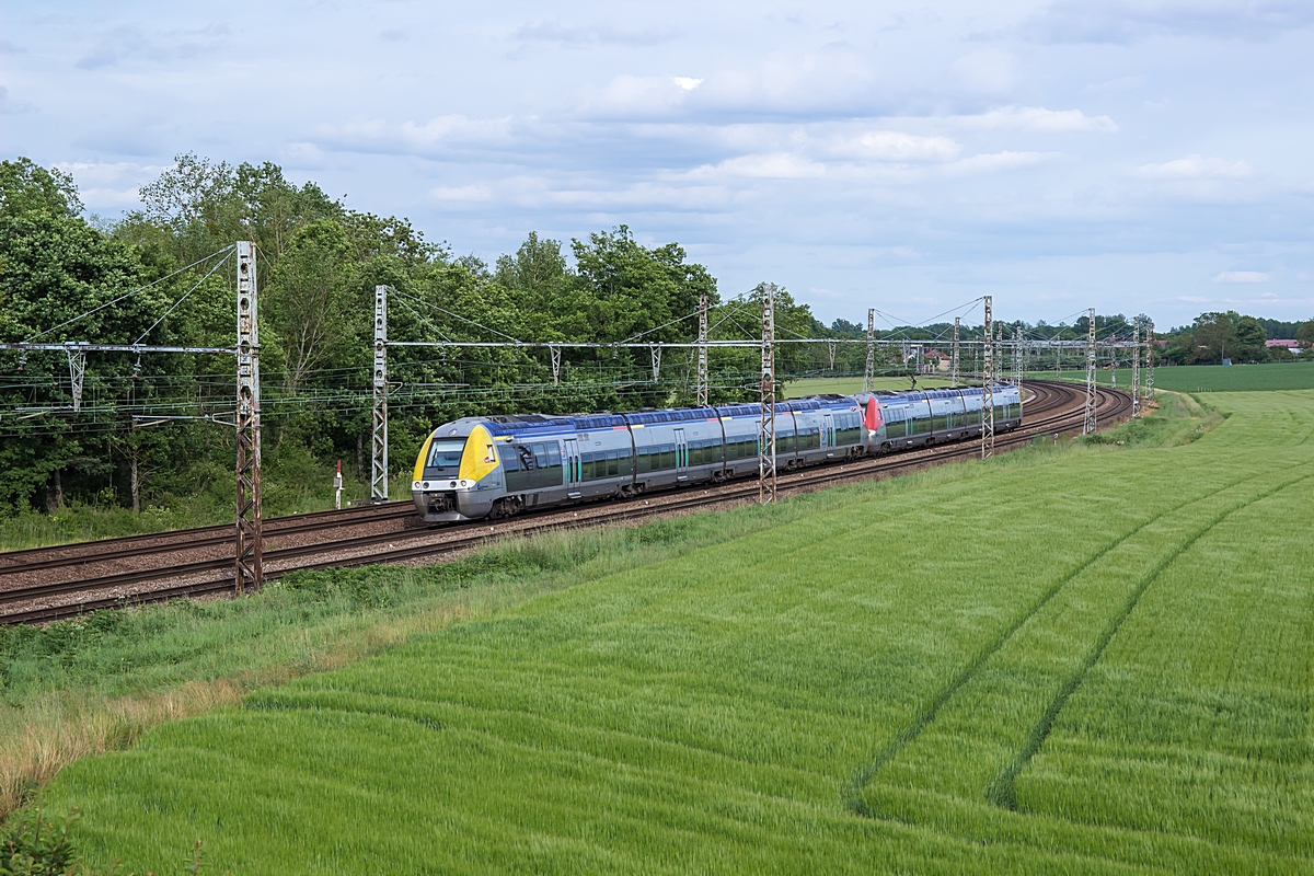  (20150529-182034_SNCF 81862-81753_Joigny_TER 891174_Avallon - Paris-Bercy_b.jpg)