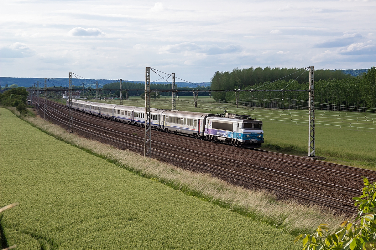  (20150529-184444_SNCF 7246_Joigny_TER 891015_Paris-Gare-de-Lyon - Laroche-Migennes_b.jpg)