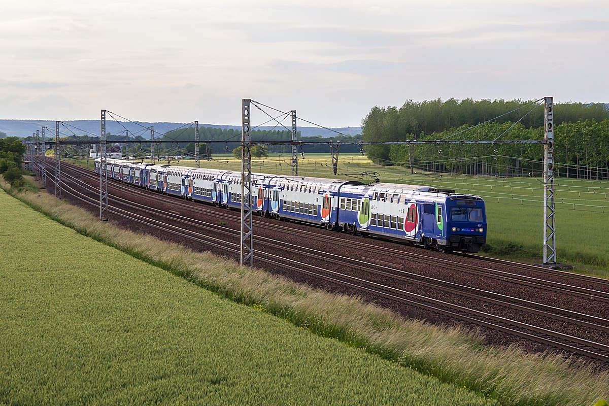  (20150529-191432_SNCF Z 5605-5601_Joigny_TER 891017_Paris-Gare -de-Lyon - Laroche-Migennes_b.jpg)