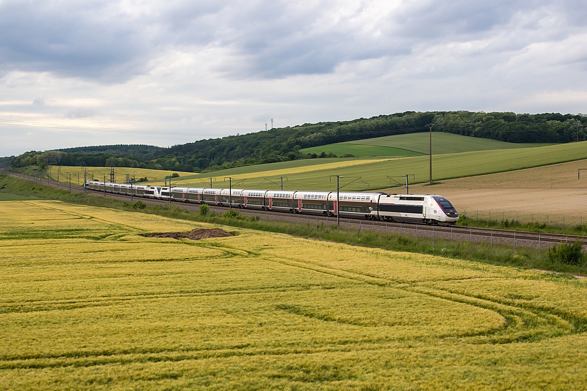  (20150529-200012_SNCF TGV 814-207_Bellechaume_a.jpg)