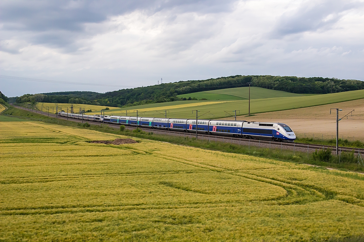  (20150529-202052_SNCF TGV 248-4519_Bellechaume_TGV 5124_Lille Europe - Marseille St Charles_b.jpg)