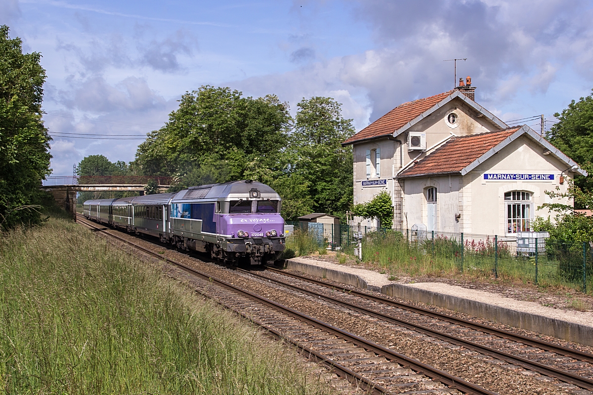  (20150530-101842_SNCF 72049_Marnay-sur-Seine_IC 1645_Paris Est - Vesoul_a2.jpg)