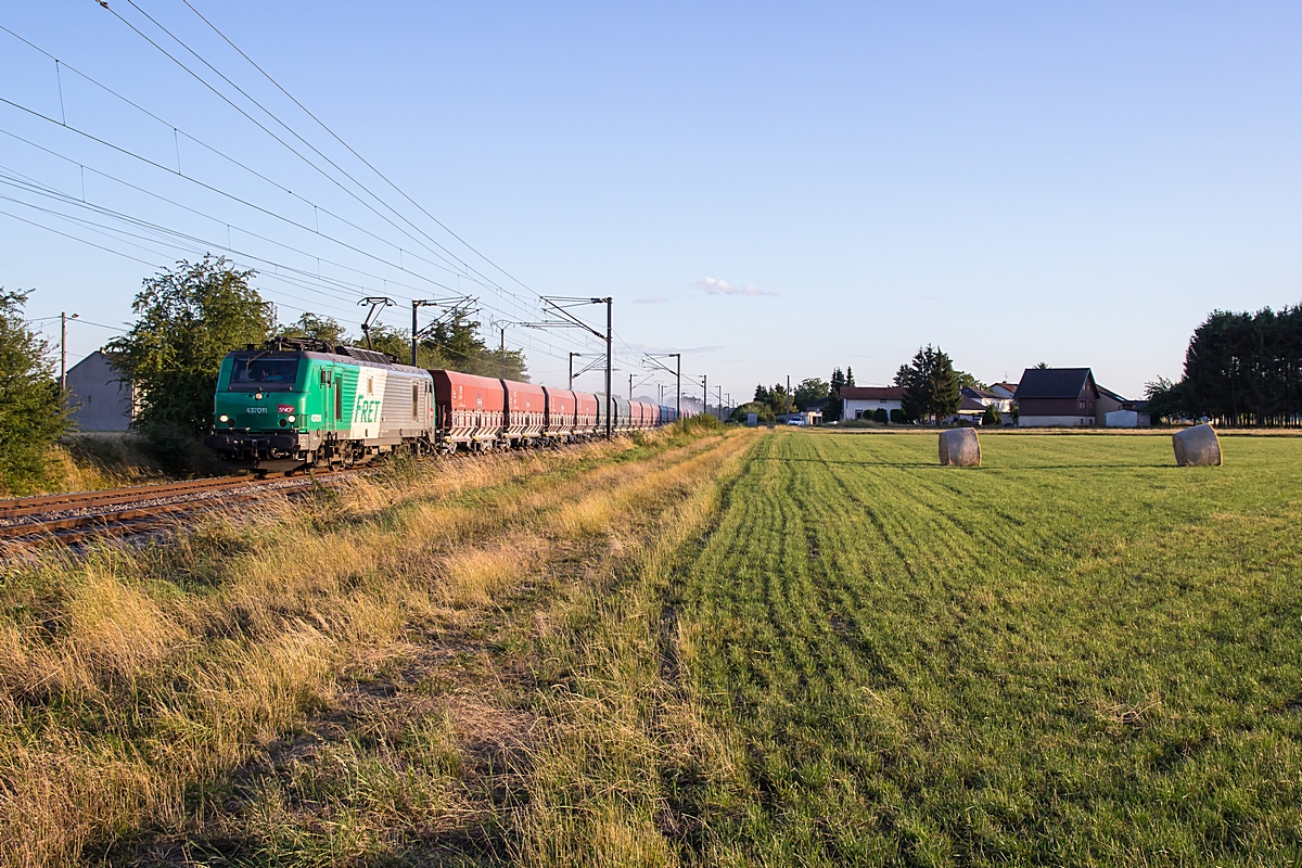  (20150729-202740_SNCF 437011_zw Freistroff und Bouzonville_44245_Thionville-SDLH_a.jpg)