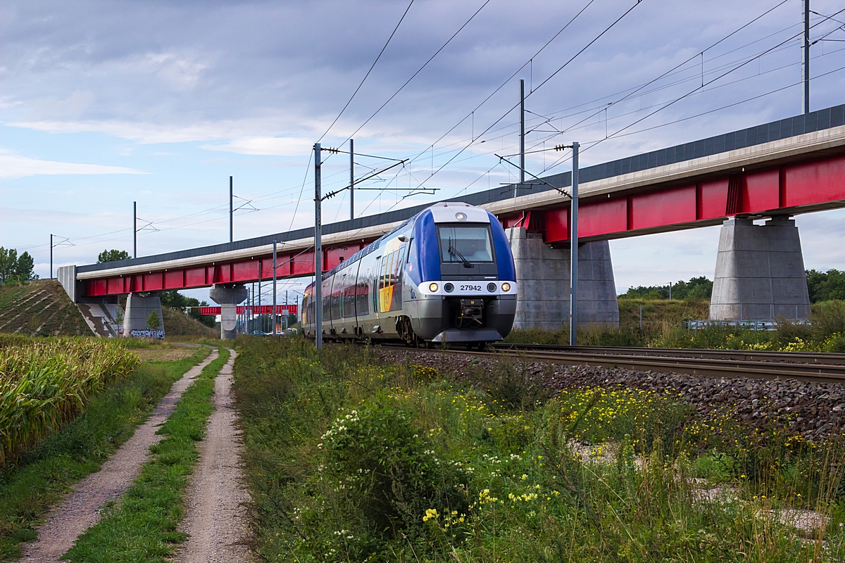  (20150828-183440_SNCF 27942_nördlich Vendenheim_TER 835025_Nancy-Ville - Strasbourg-Ville_b.jpg)