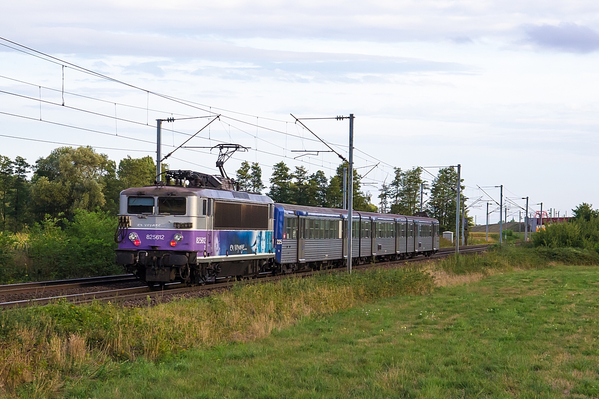  (20150828-192602_SNCF 25612_nördlich Vendenheim_TER 830133_Saverne - Strasbourg_a.jpg)