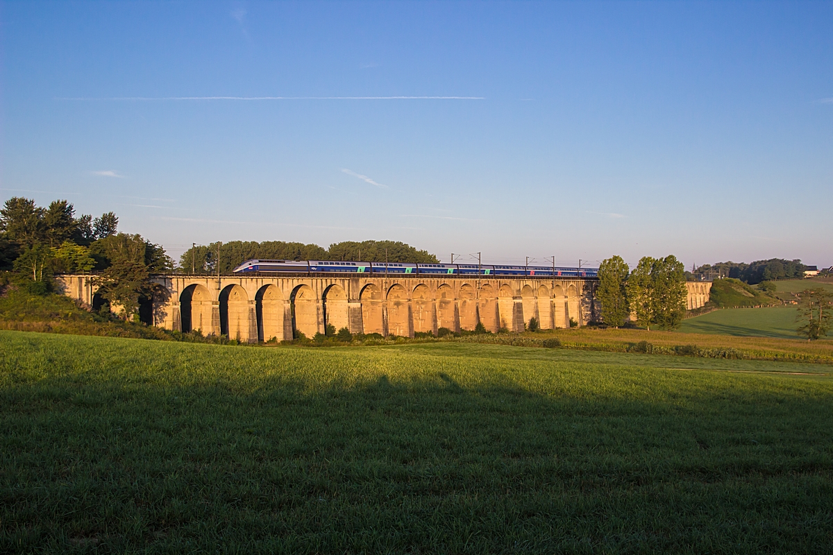  (20150829-072608_Viaduc de Ballersdorf_TGV 6832_Strasbourg - Marseille St-Charles_b.jpg)