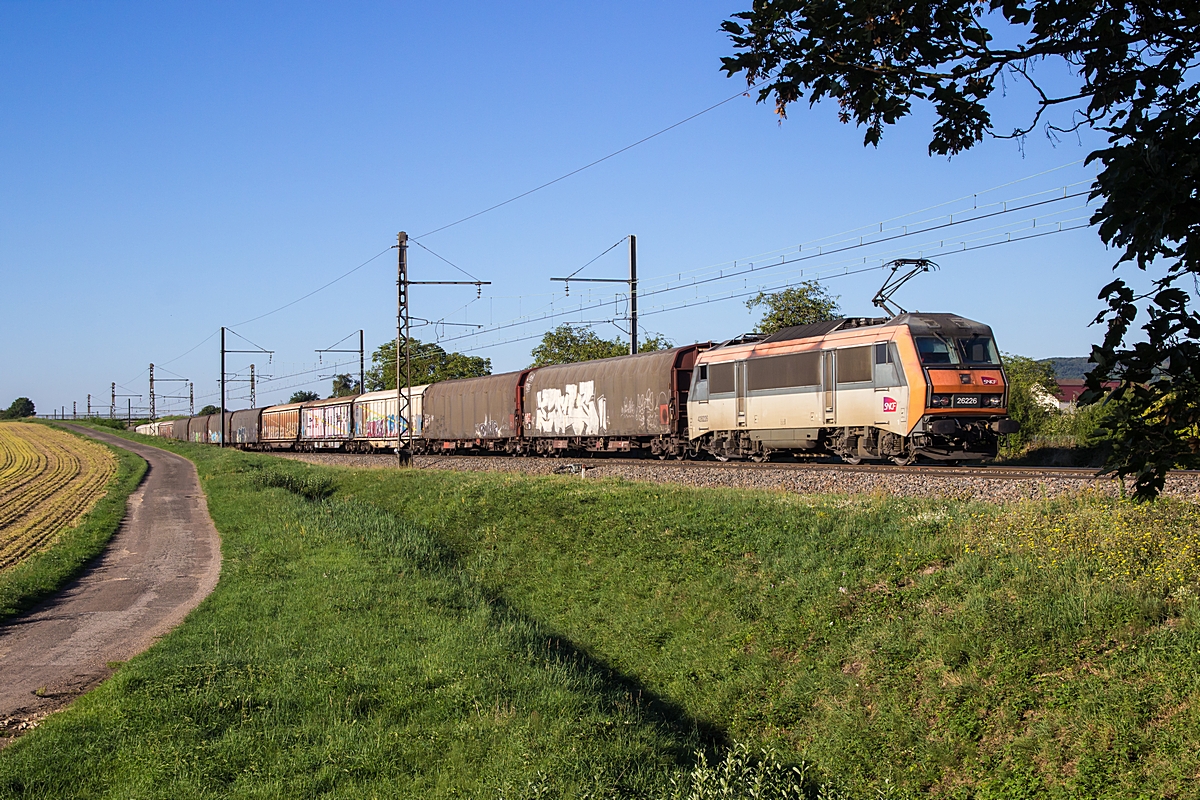  (20150830-082734_SNCF 26226_Morey-Saint-Denis_MA100 58700_Sibelin - Metz-Sablon_b.jpg)