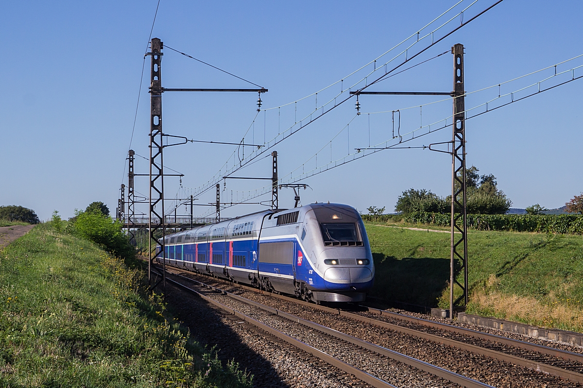  (20150830-093236_SNCF 310031_Morey-Saint-Denis_TGV 6866_Marseille St Charles - Metz-Ville_a.jpg)