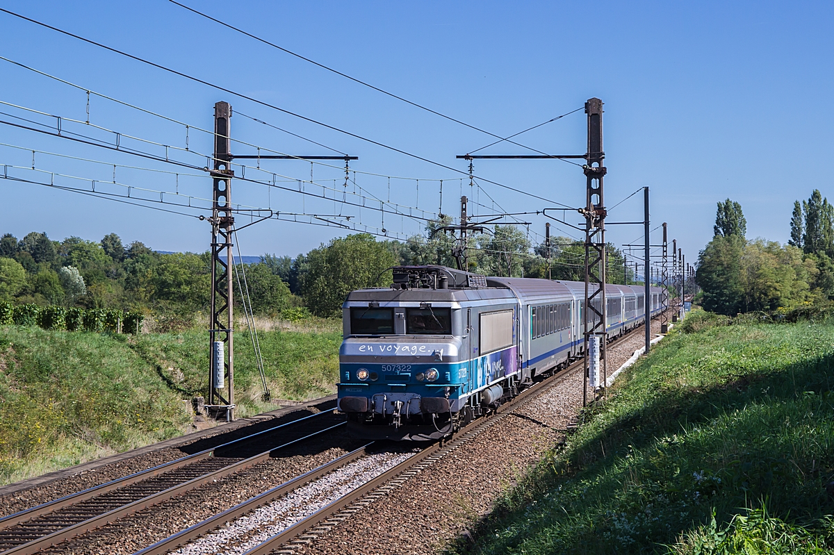  (20150830-111000_SNCF 7322_Corpeau_TER 17755_Paris-Bercy - Lyon-Part-Dieu_a.jpg)