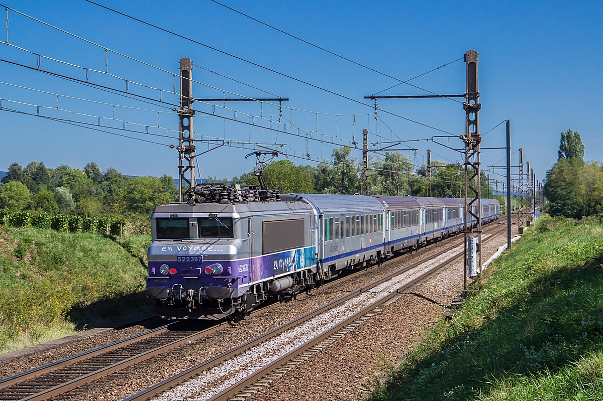  (20150830-113500_SNCF 22397_Corpeau_TER 17804_Lyon-Part-Dieu - Dijon-Ville_a2.jpg)