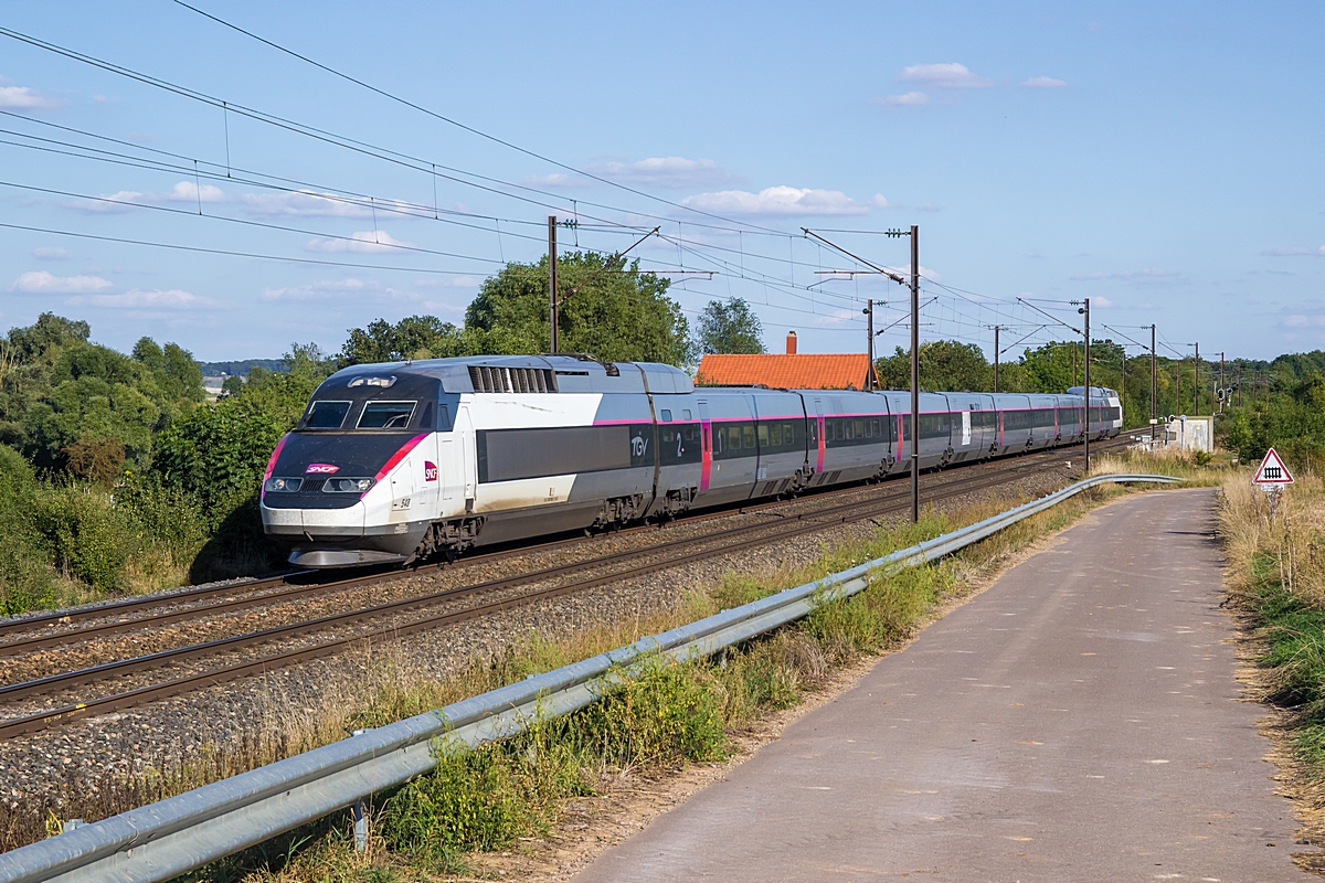  (20150910-170304_SNCF 28095_Suisse_TGV 5454_Strasbourg-Ville - Bordeaux-St-Jean_b.jpg)