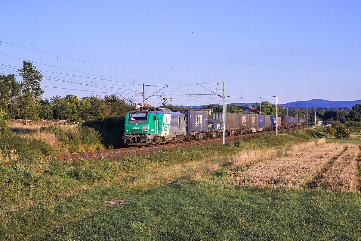  (20150910-191406_SNCF 437052_Réding_MA100 41540_Novara Boschetto - Metz-Sablon  (-Valenton)_b.jpg)