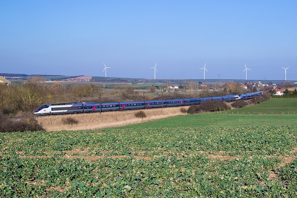  (20160317-165244_Holacourt_TGV 9575_Paris-Est – München Hbf und TGV 2065 Paris-Est – Strasbourg-Ville_b.jpg)