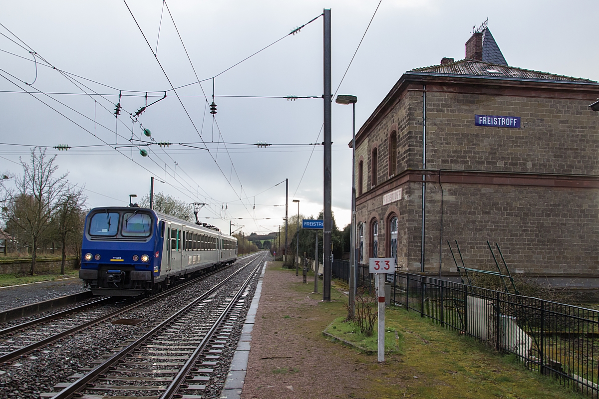  (20160329-183509_SNCF 111501_Freistroff_TER 833903_Thionville-Bouzonville_b1.jpg)