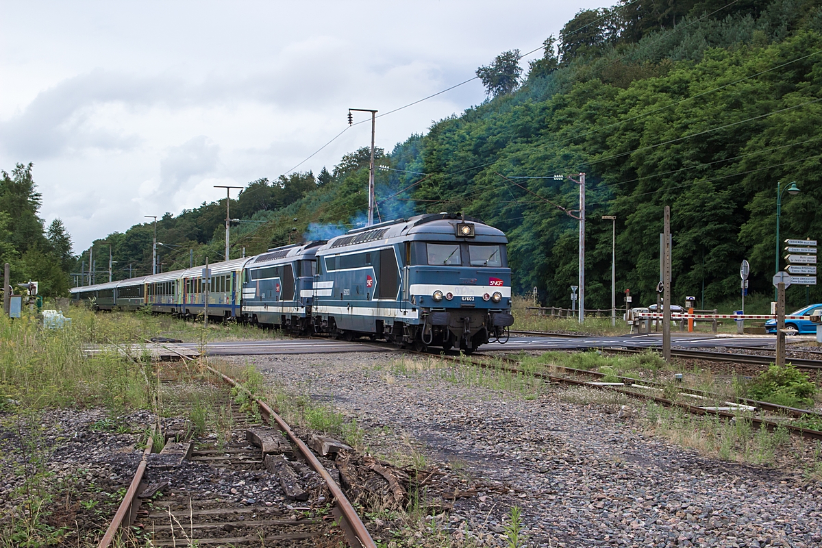  (20160804-132408_SNCF 67603-67519_Cocheren_754782_Strasbourg-Béning_Überführung Zwischenabstellung_b.jpg)