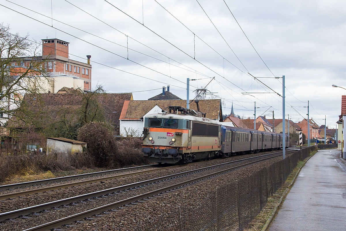  (20170203-133750_SNCF 25664_Hochfelden_TER 830118_Strasbourg Ville - Sarrebourg_am.jpg)