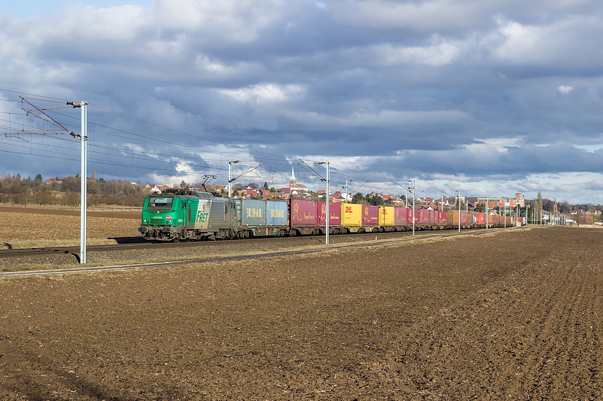  (20170203-153408_SNCF 437058_Hochfelden_40320-1_Milano - Zeebrugge Ramskapelle_b.jpg)