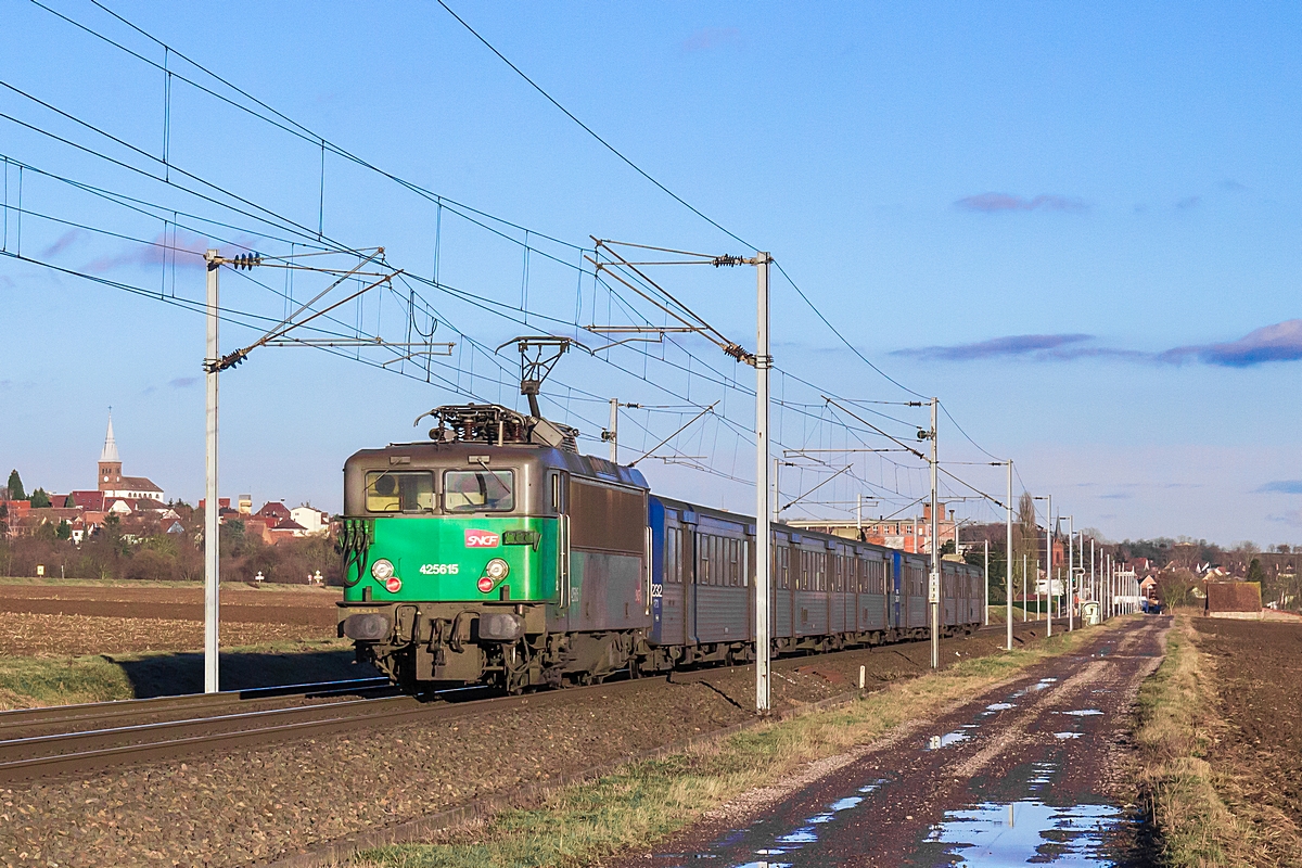  (20170203-164010_SNCF 25615_Hochfelden_TER 830131_Saverne - Strasbourg Ville_am1.jpg)