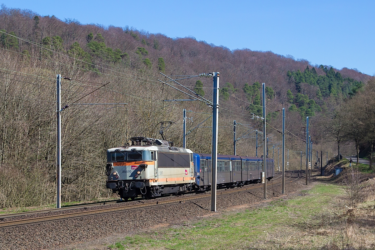  (20170327-135442_SNCF 25670_Arzvilller_TER 830118_Strasbourg Ville - Sarrebourg_a.jpg)