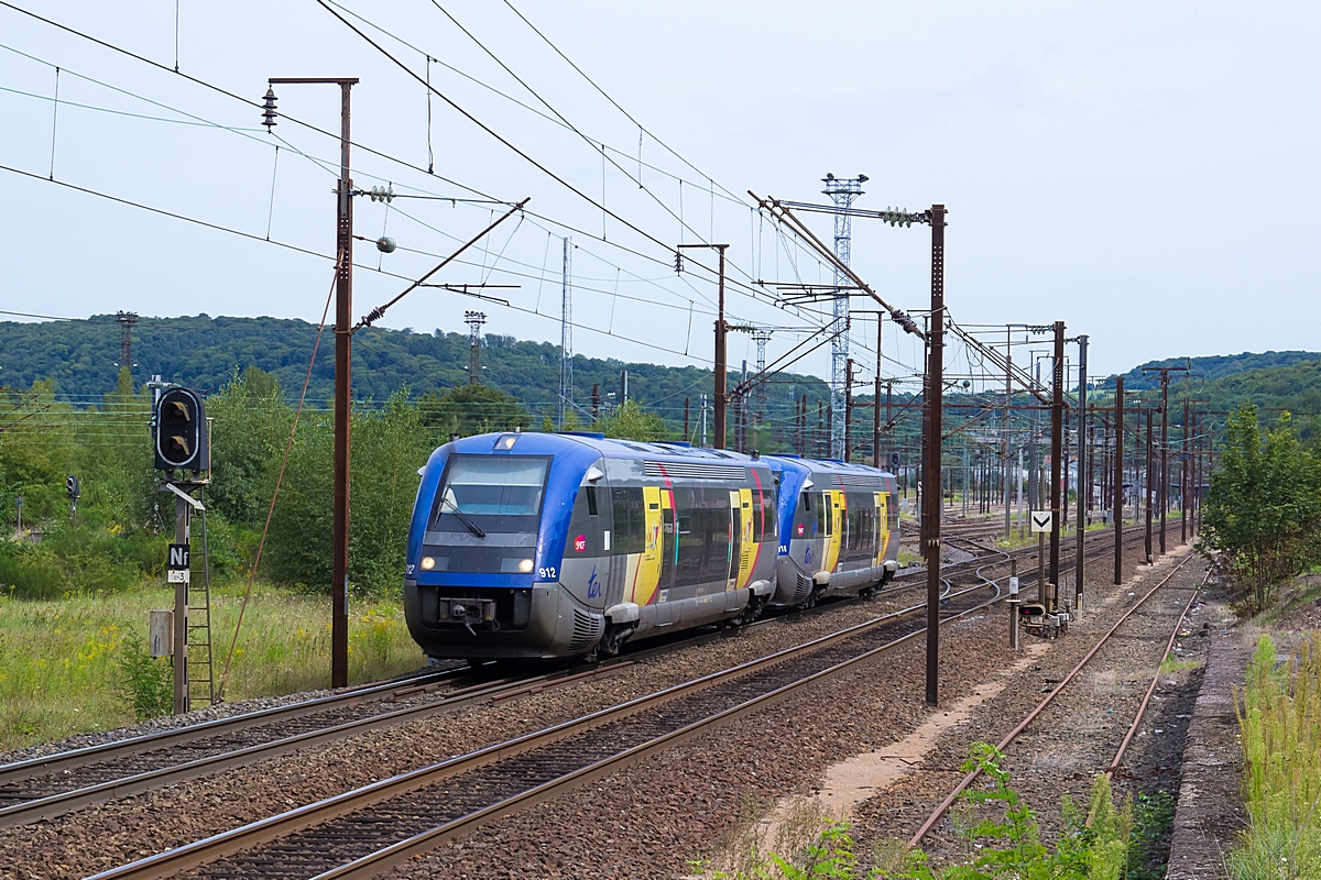  (20170824-134620_SNCF 73912-73918_Béning_TER 23744_Forbach - Metz Ville_a.jpg)