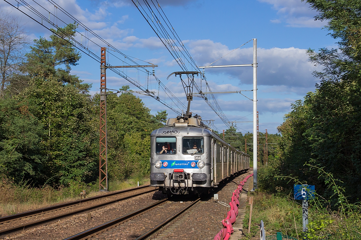  (20171003-171556_SNCF 5364_zwischen Saint-Fargeau und Le Coudray Montceaux_JOPA 158532_Melun-Juvisy_a.jpg)