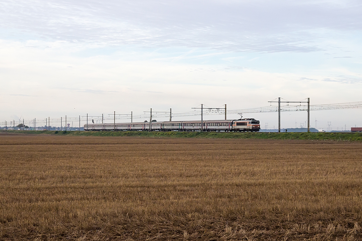  (20171004-085352_SNCF 7272_zwischen Toury und Boisseaux_IC 14044_Orléans - Paris Austerlitz_a.jpg)