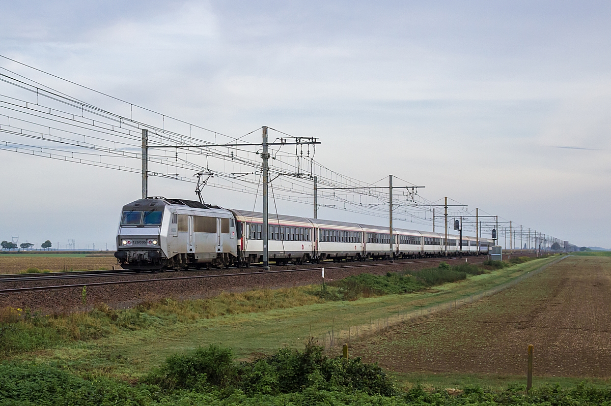  (20171004-091314_SNCF 26005_zwischen Toury und Boisseaux_IC 3705_Paris Austerlitz - Toulouse_a.jpg)