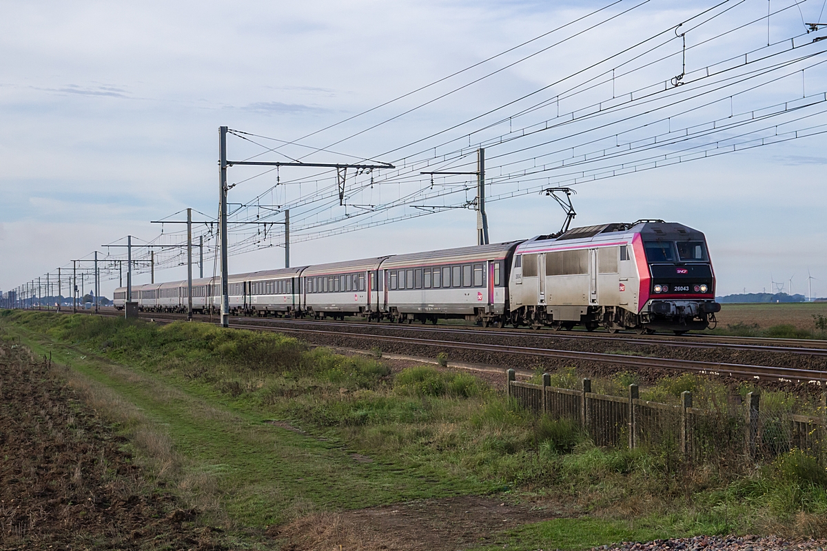  (20171004-095232_SNCF 26043_zwischen Toury und Boisseaux_IC 14050_Orléans - Paris Austerlitz_b.jpg)