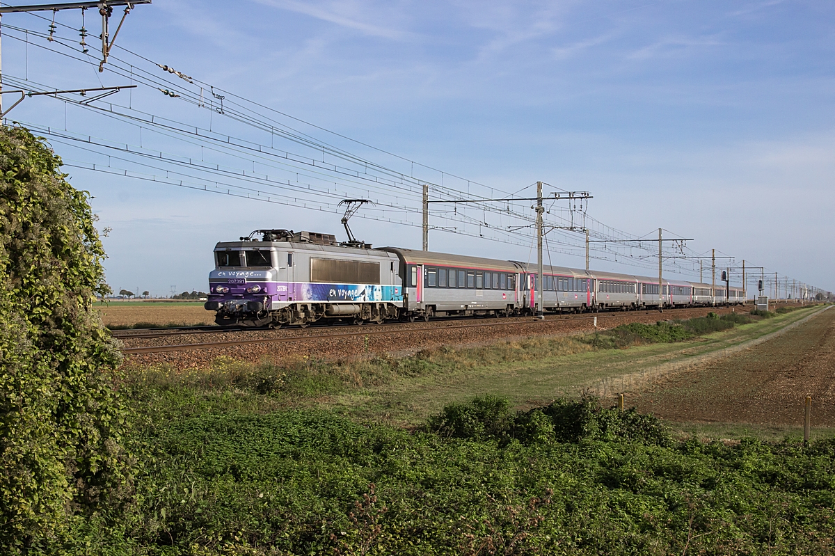  (20171004-101616_SNCF 7391_zwischen Toury und Boisseaux_IC 14037_Paris Austerlitz - Orléans_b1.jpg)