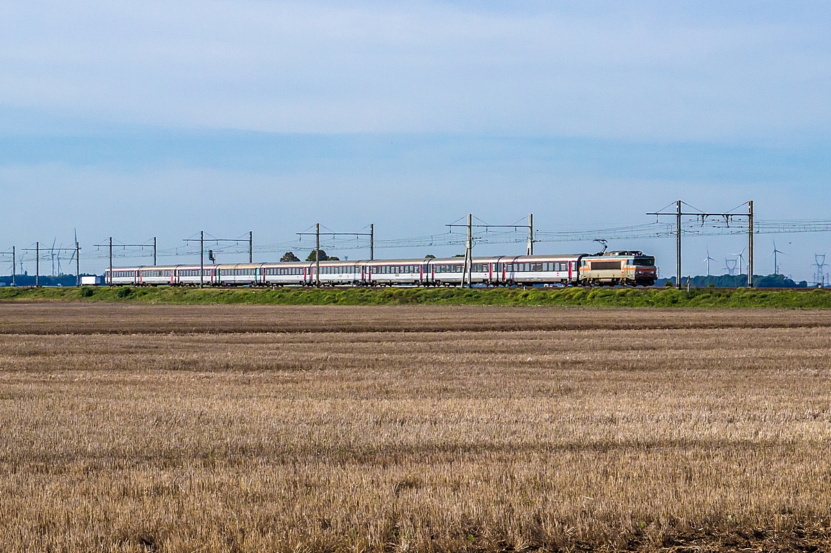  (20171004-113136_SNCF 7306_zwischen Toury und Boisseaux_IC 14056_Orléans - Paris-Austerlitz_a.jpg)