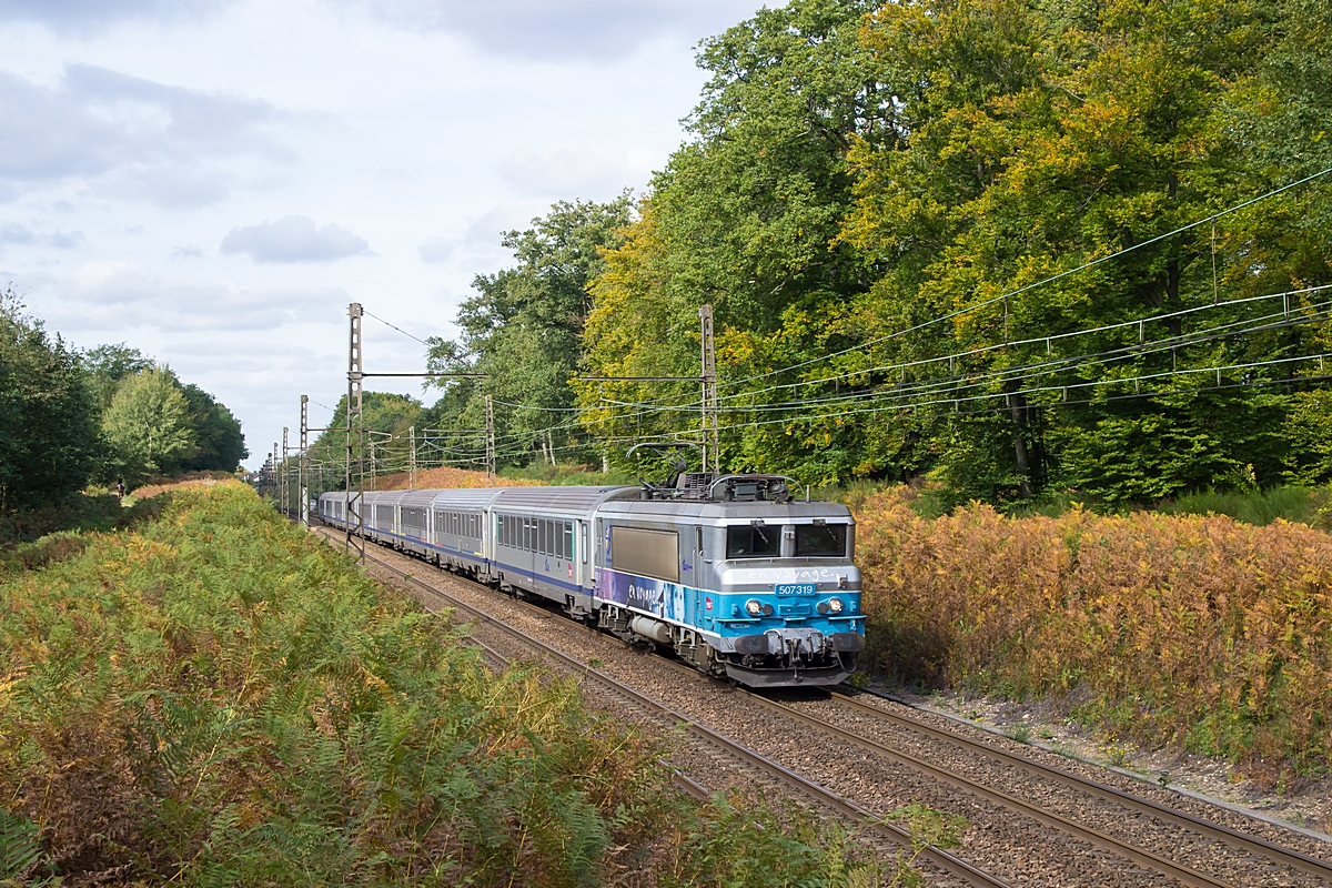  (20171004-141146_SNCF 7319_Bois-Le-Roy_TER 17761_Paris-Bercy - Lyon Part Dieu_b.jpg)