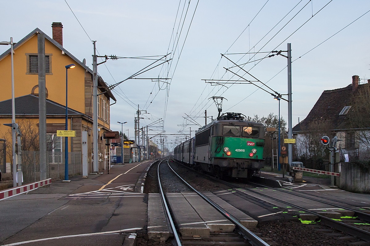  (20180216-173932_SNCF 25615_Hochfelden_TER 830137_Saverne - Strasbourg Ville_am.jpg)