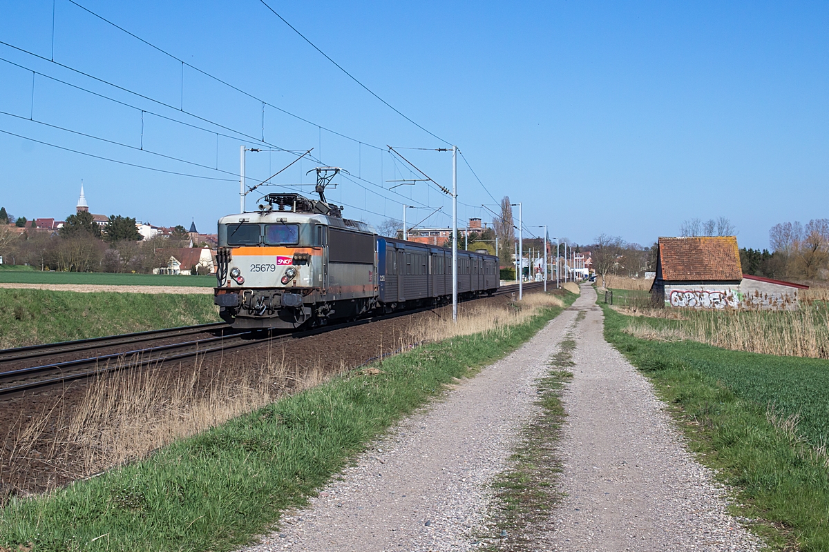  (20180406-162046_SNCF 25679_Hochfelden_TER 830129_Sarrebourg - Strasbourg Ville_a1.jpg)