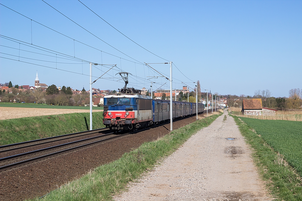  (20180406-163846_SNCF 25602_Hochfelden_TER 830131_Saverne - Strasbourg Ville_b.jpg)