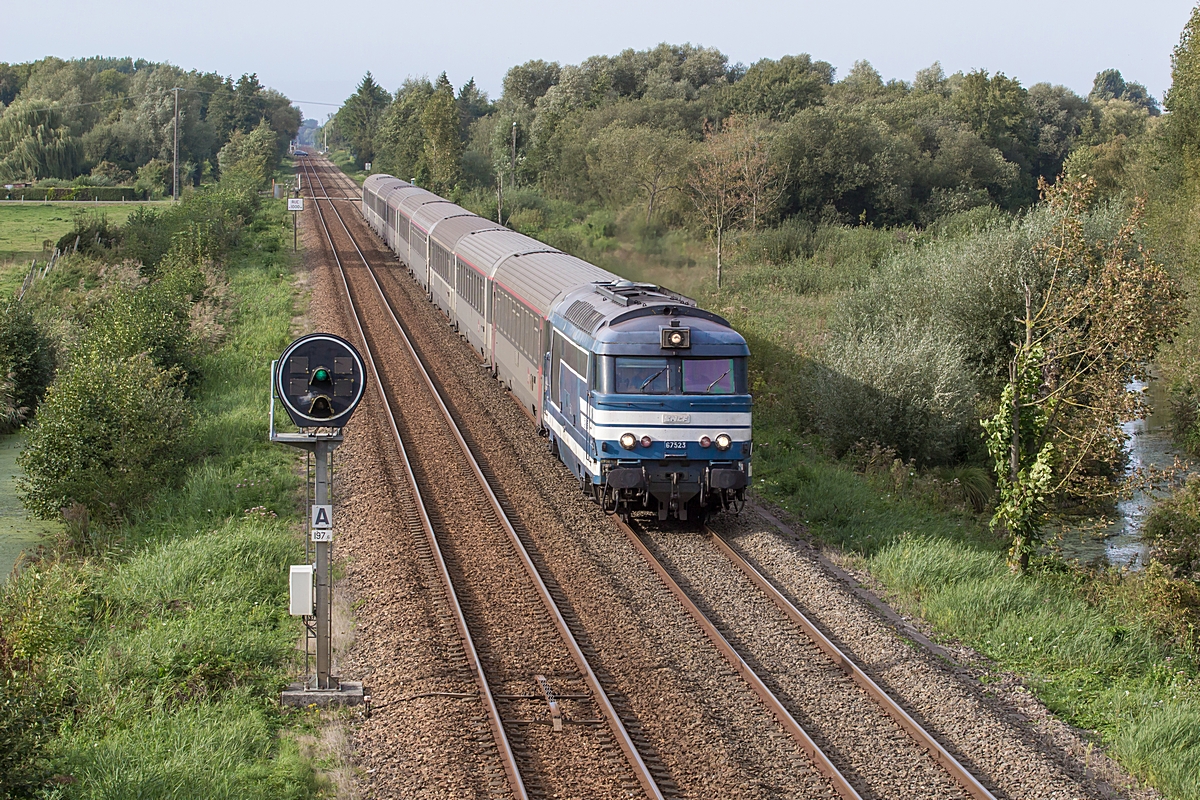  (20180918-172728_SNCF 67523_südlich von Rue_IC 2030_Boulogne - Paris Nord_b.jpg)