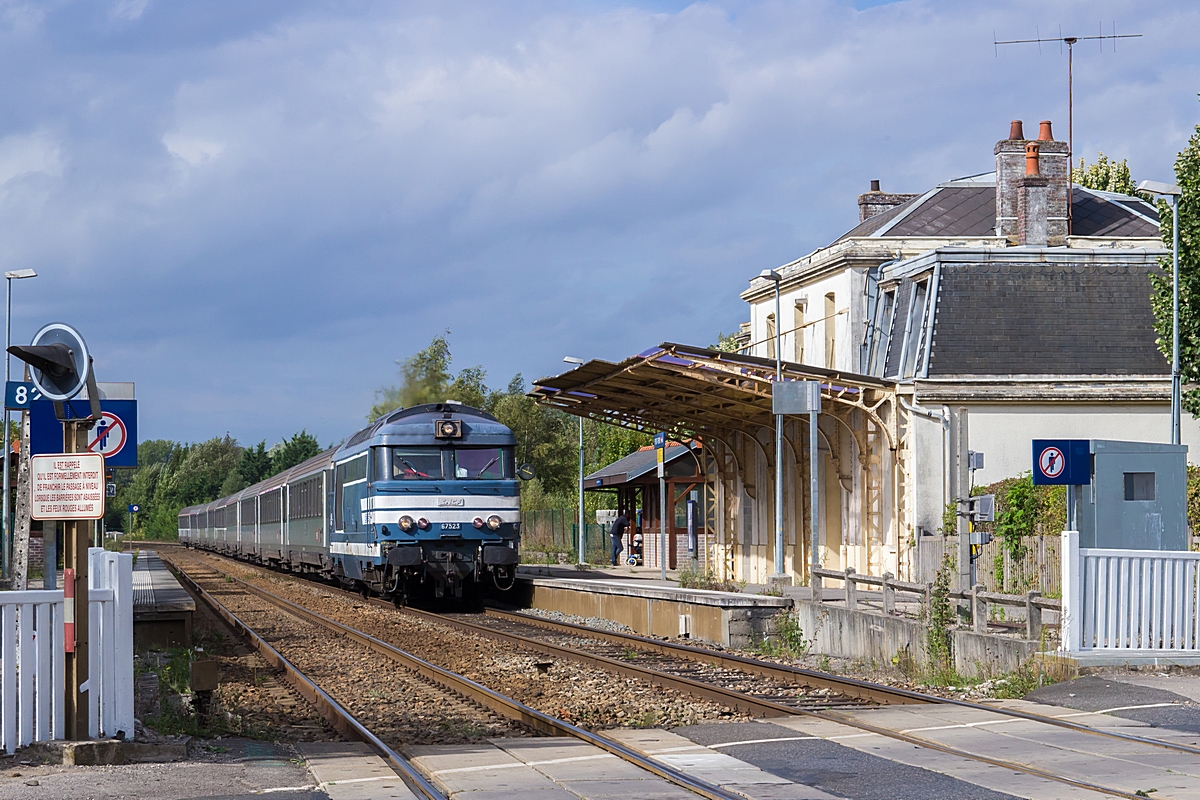  (20180919-154718_SNCF 67523_Pont-Rémy_IC 2026_Boulogne - Paris Nord_a.jpg)