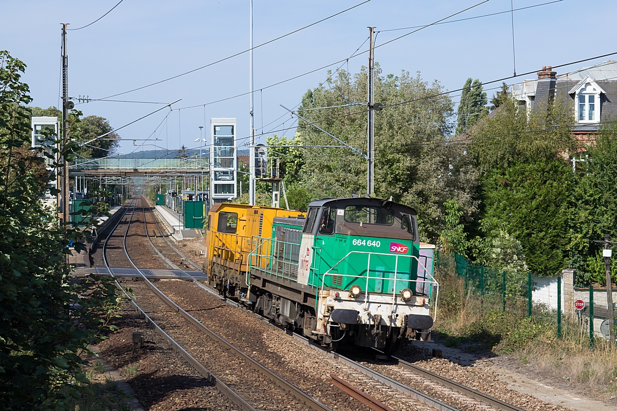  (20180920-152700_SNCF 64640_Villennes-sur-Seine_a.jpg)