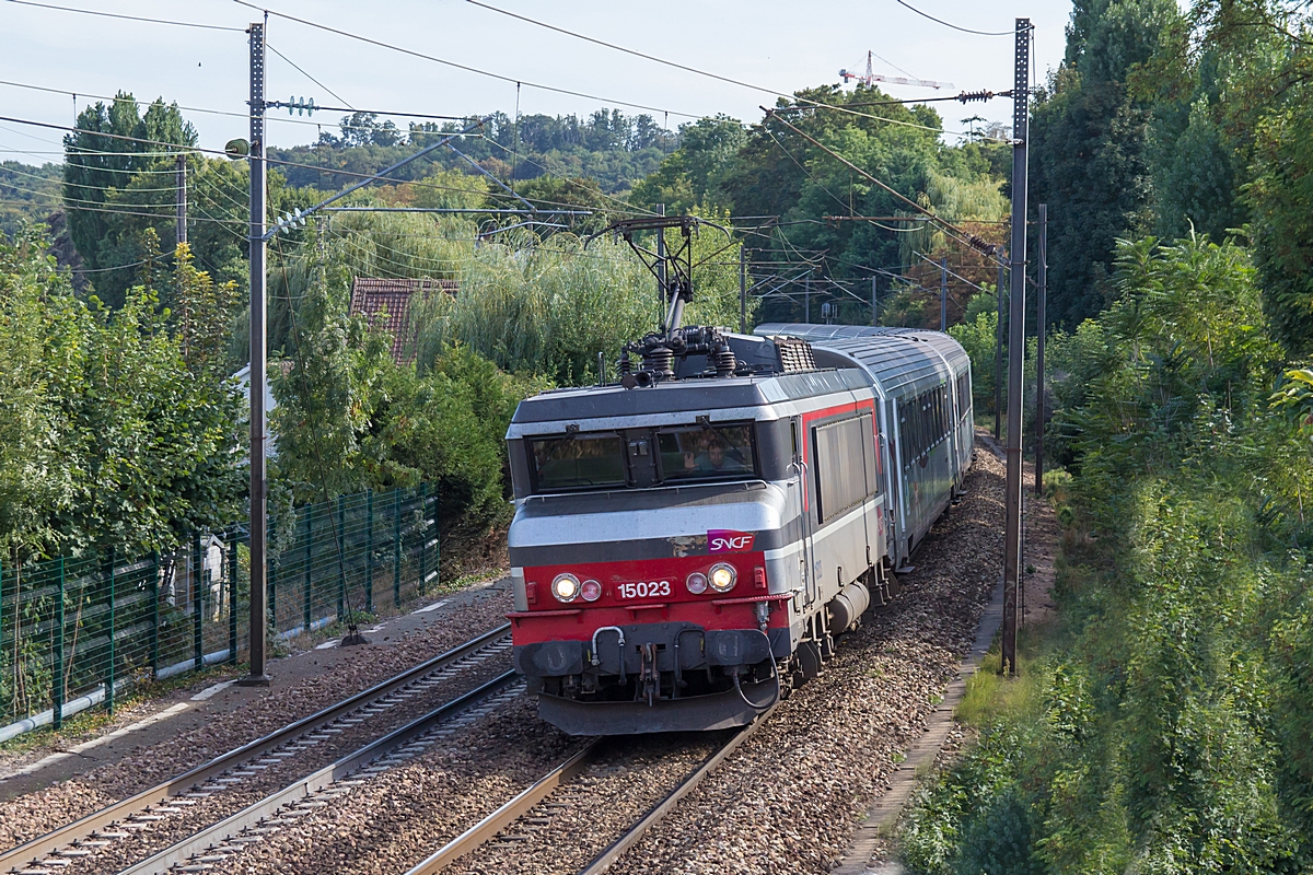  (20180920-160552_SNCF 15023_Villennes-sur-Seine_IC 3344_Paris St-Lazare - Le Havre_am.jpg)