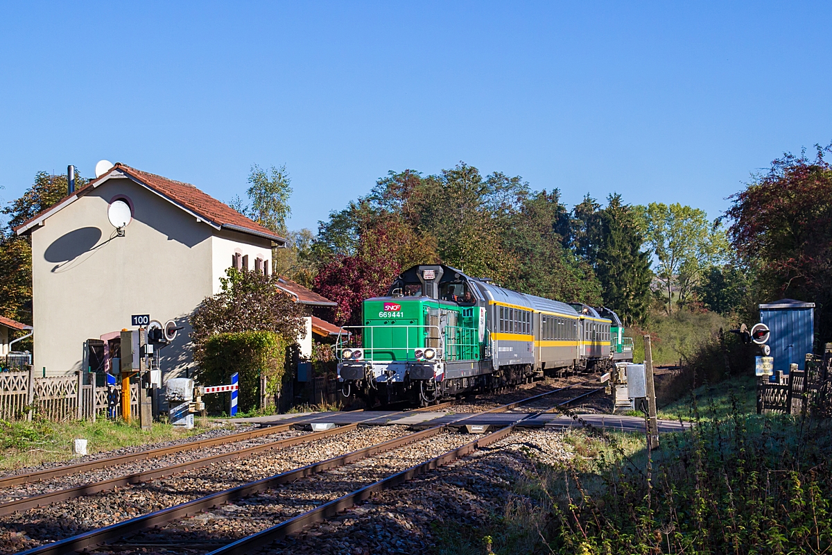  (20181004-103902_SNCF 69441-69444_Diebling_999188_Sarreguemines-Thionville_am.jpg)