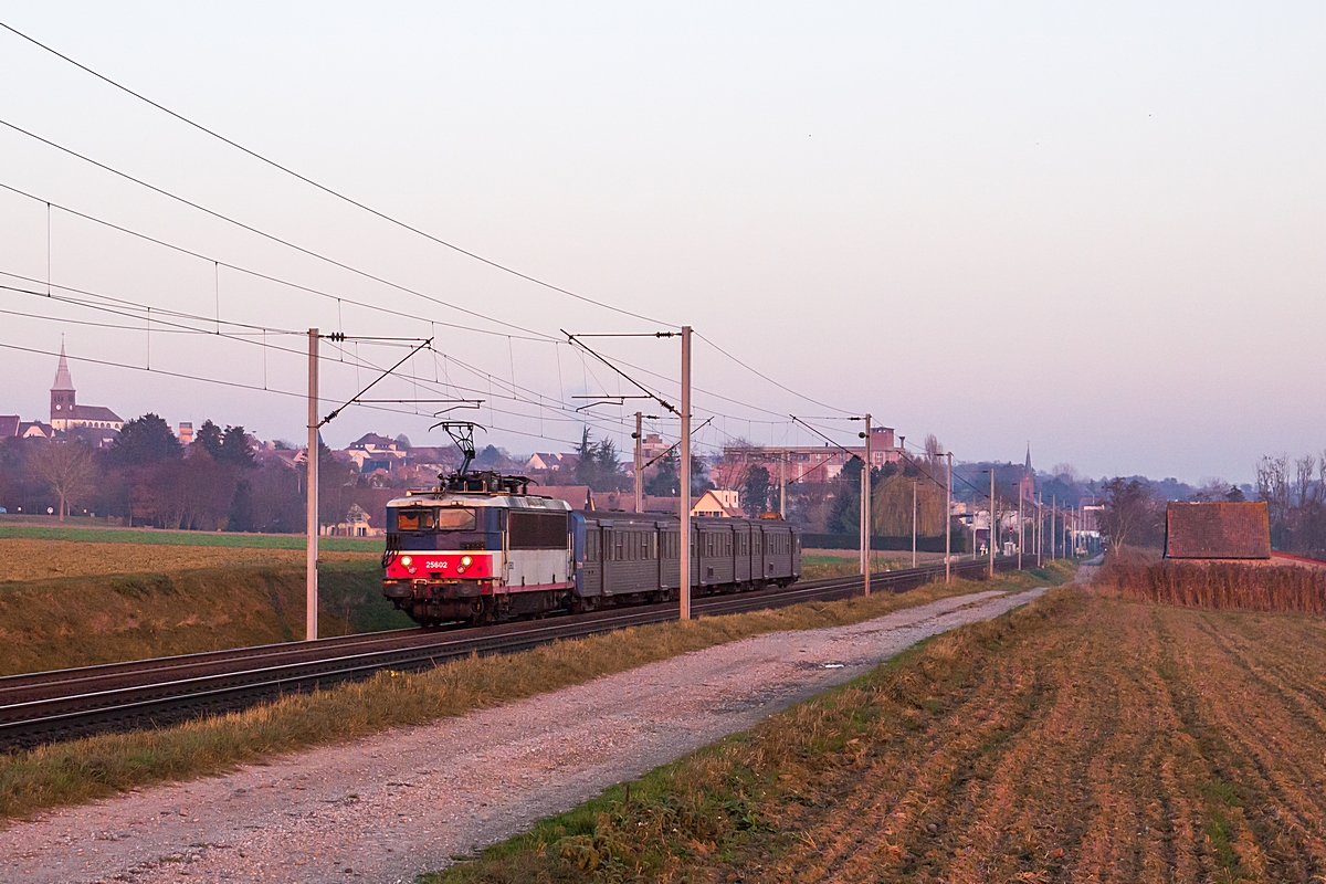  (20181122-161950_SNCF 25602_Hochfelden_TER 830124_Strasbourg Ville - Saverne_a.jpg)