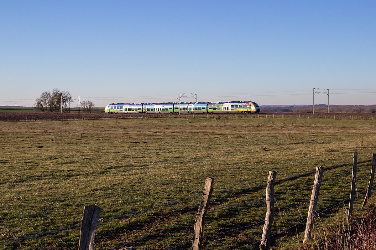  (20190227-171558_SNCF 82511_Vahl-lès-Bénestroff_TER 830307_Metz Ville - Strasbourg Ville_b.jpg)