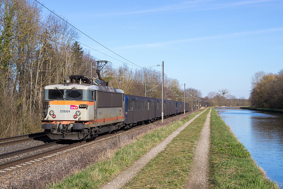  (20190320-163010_SNCF 25664_Steinbourg_TER 830131_Saverne - Strasbourg Ville_a.jpg)