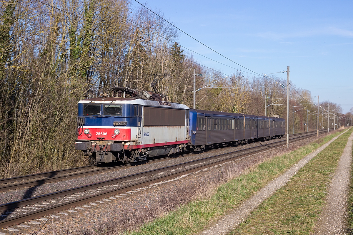  (20190320-170504_SNCF 25606_Steinbourg_TER 830126_Strasbourg Ville - Saverne_b.jpg)