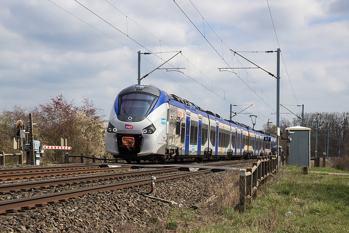  (20190326-124557_SNCF 83573L_Vahl-lès-Bénestroff_TER 830304_Strasbourg Ville - Metz Ville_B.jpg)