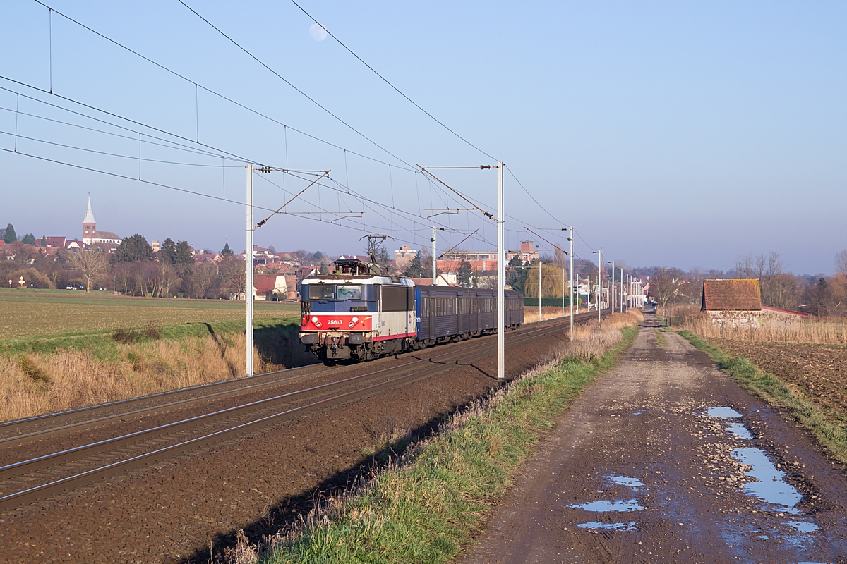  (20200207-162124_SNCF 25613_Hochfelden_TER 830124_Strasbourg-Saverne_b.jpg)